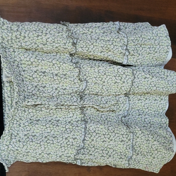 Shirt and skirt - Picture 3 of 3